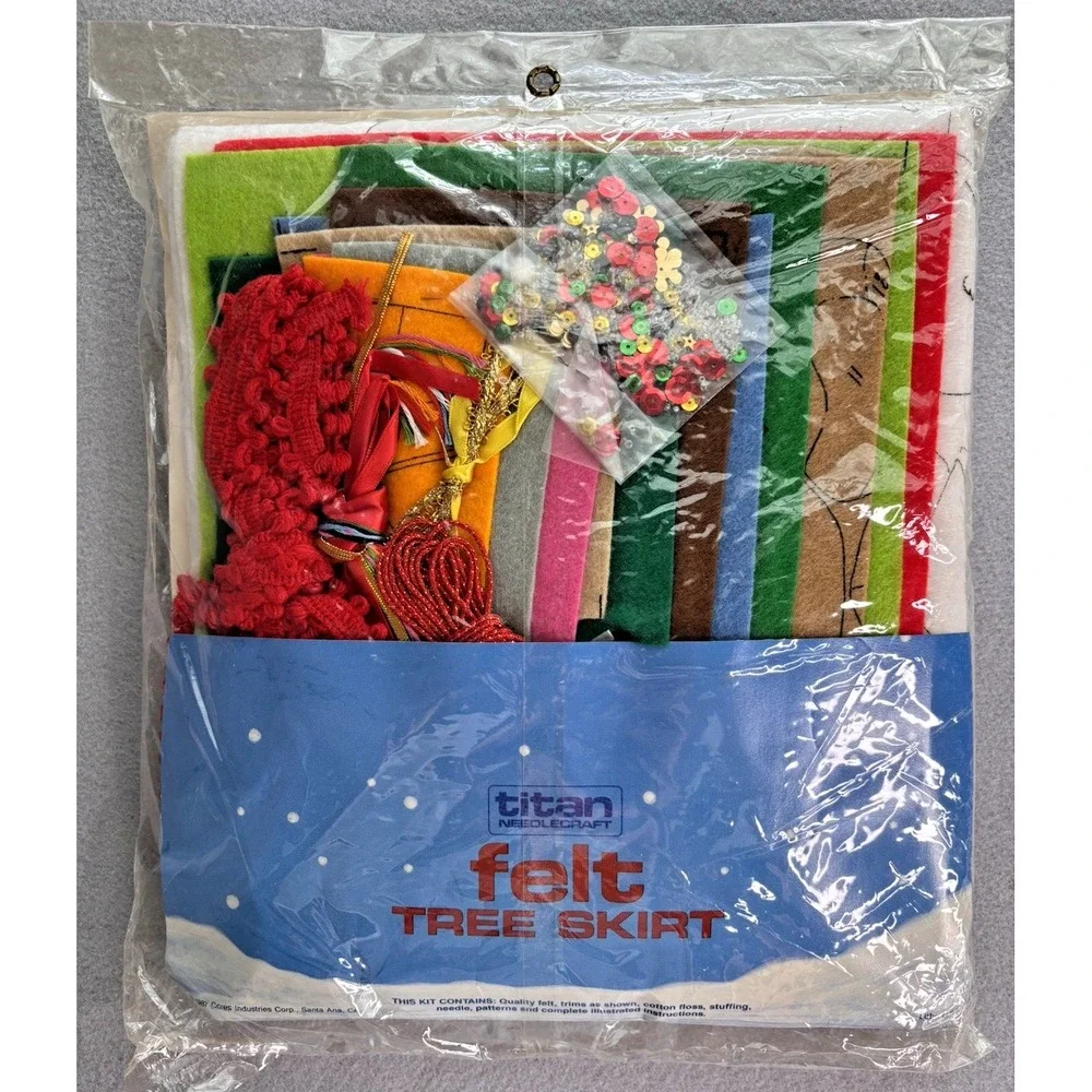 NOS Vintage Christmas Tree Skirt Kit Felt BEARS GOOSE Titan Needlecraft 36